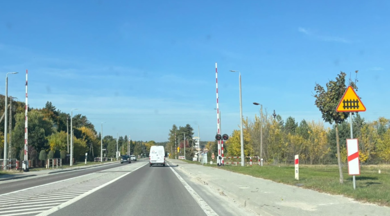 Materiały KPP Tomaszów Lubelski dotyczące wjazdu lawety pod zamykającą się zaporę kolejową