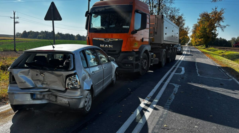 Wypadek trzech pojazdów na drodze wojewódzkiej nr 850 w Czartowczyku